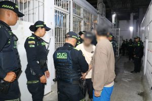 18 CELULARES, CERCA DE 2.000 DOSIS DE ESTUPEFACIENTES Y 60 ARMAS BLANCAS: HALLADOS EN OPERATIVO EN LA UPPV DE PEREIRA