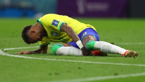 Neymar sufre lesión muscular y será baja por varias semanas