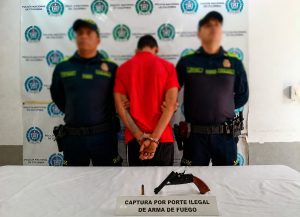 ALIAS «PIPE» CAYÓ ARMADO EN LA VIRGINIA; 11 ARMAS DE FUEGO MENOS EN EL PUERTO DULCE