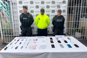 CELULARES, DOSIS DE ESTUPEFACIENTES, ARMAS BLANCAS Y OTROS ELEMENTOS PROHIBIDOS FUERON INCAUTADOS DURANTE OPERATIVO EN LA UPPV DE PEREIRA
